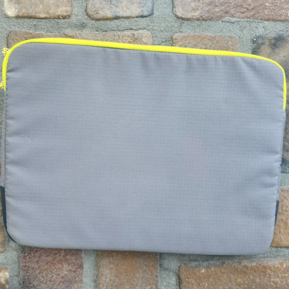 Targus Bex II Laptop Sleeve in Grey & Yellow